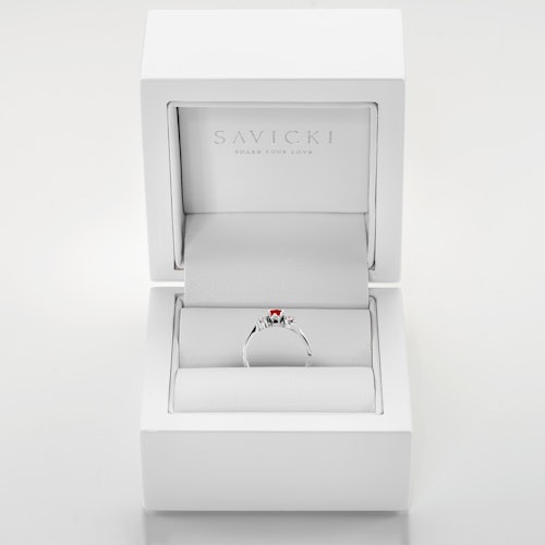 Pierścionek Red Passion: białe złoto, rubin